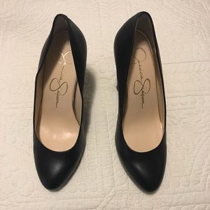 Jessica Simpson. Size 7